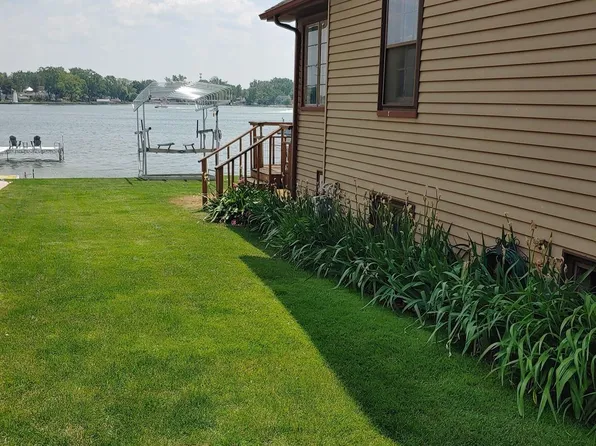 13459 Haddon St, Fenton, MI 48430