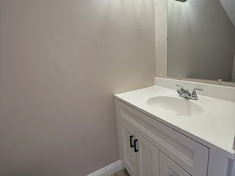 1026 Grover Ave #1 — Photo 4