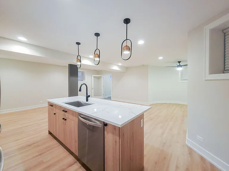 847 W. Wellington — Photo 16