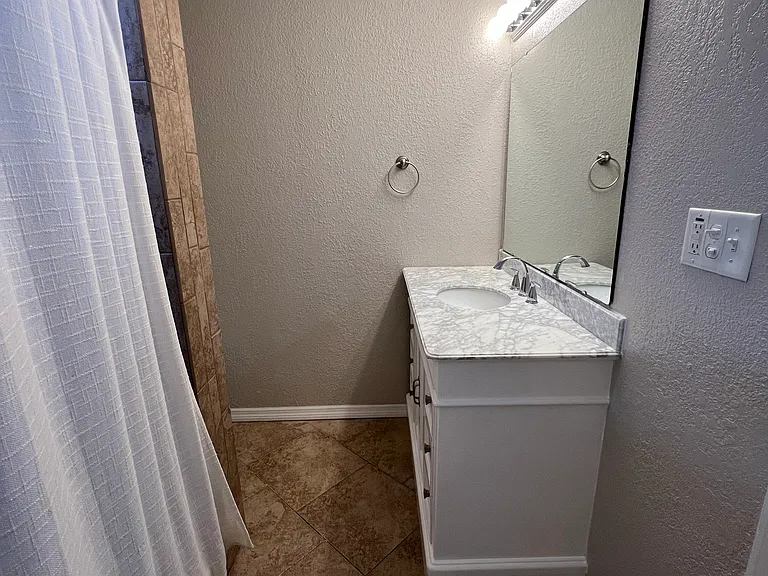 650 S Park Ave — Photo 26
