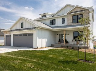 5466 Silver Ridge Rd, Marion, IA 52302