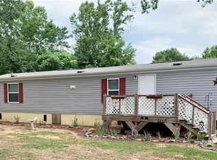 1035 Clear View Dr, Pinnacle, NC 27043