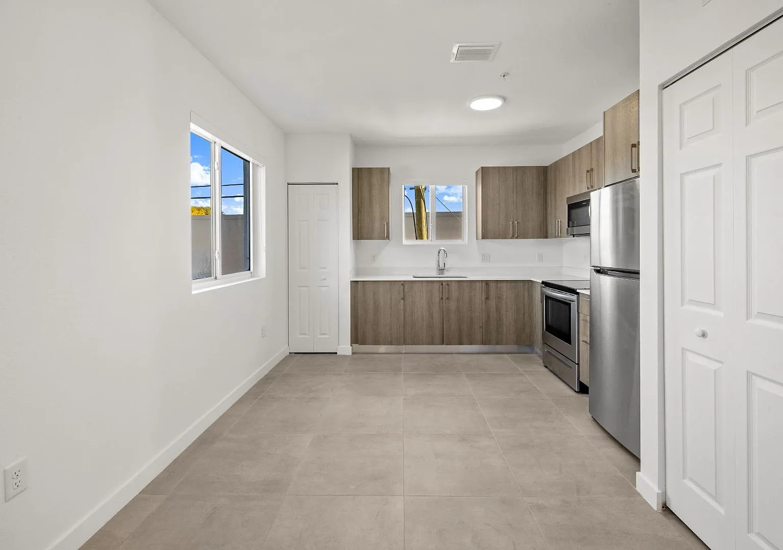 2 bed, 810 sqft, $2,375 — Photo 3