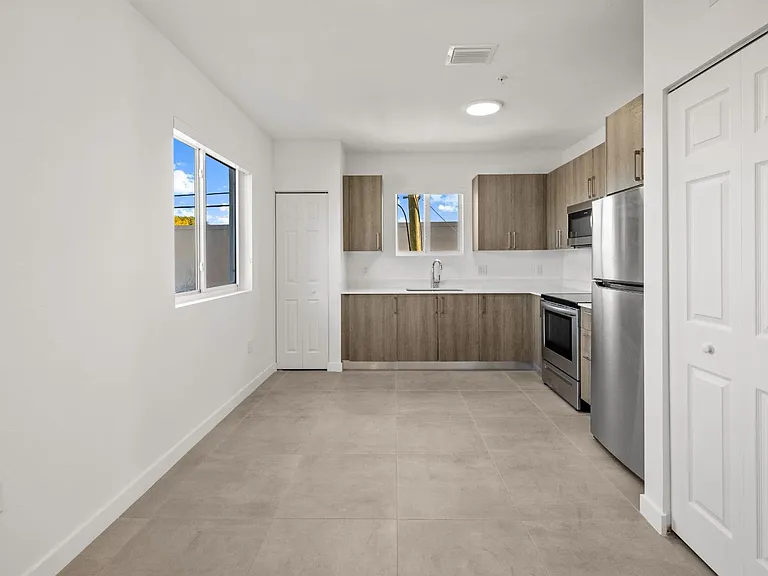 1295 W 69th St #303 — Photo 3