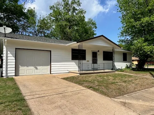 322 S F St, Wellington, KS 67152