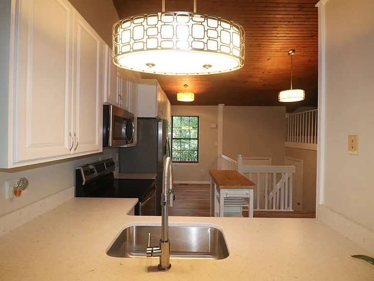 1005 Lakefront Dr — Photo 7