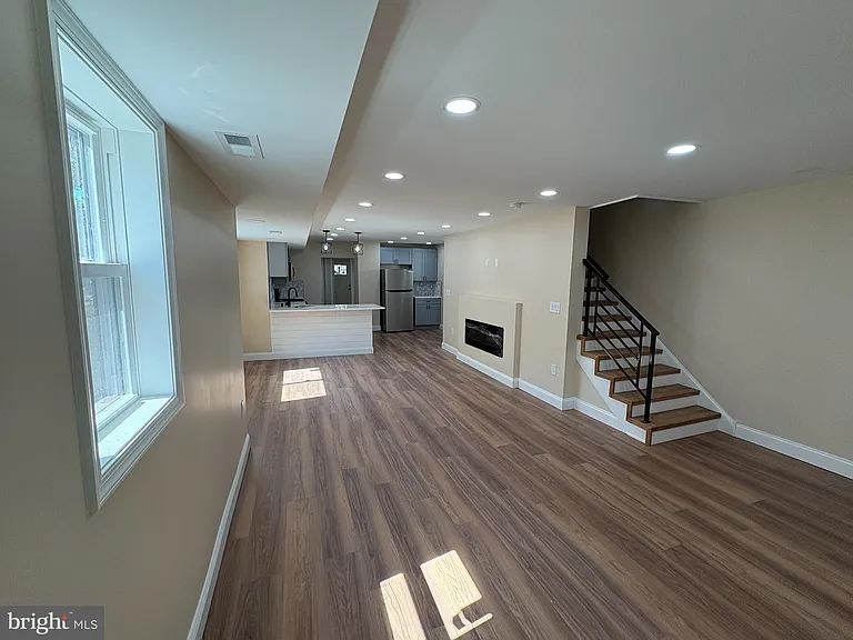 2344 Hamilton Ave — Photo 4