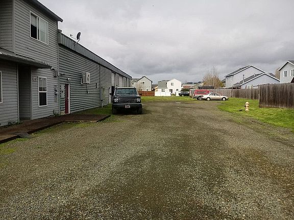 Entrances to 407 and 409.