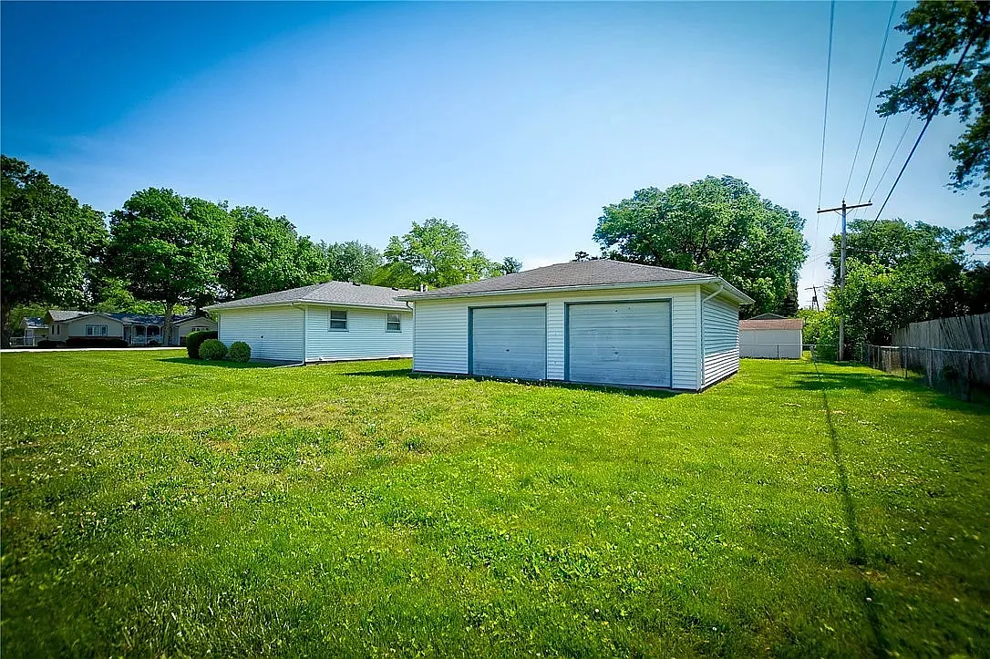 215 Magnolia Drive - 1 — Photo 2