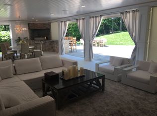 9 Godfrey Ln, Huntington, NY 11743