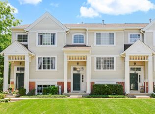 595 Cary Woods Cir, Cary, IL 60013