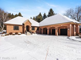 4525 Mapleton Dr, Howell, MI 48843