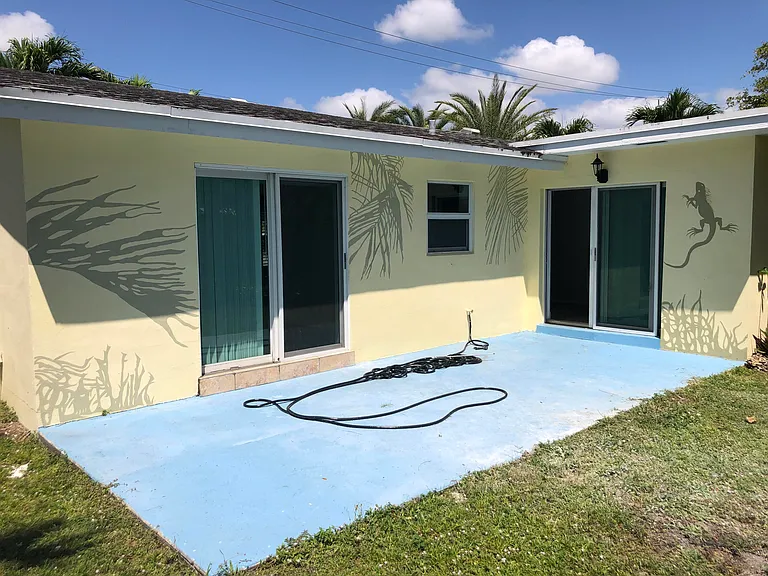 3160 NW 6th Ave — Photo 8