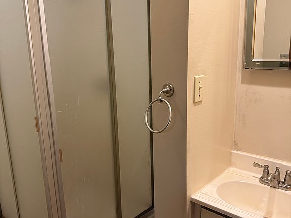 4th image of 973 10th Ave NW #973