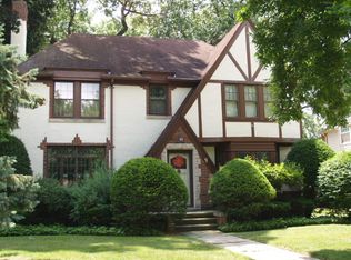 9 Oxford Blvd, Pleasant Ridge, MI 48069