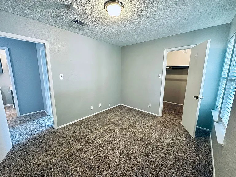 1318 Southport Dr — Photo 16