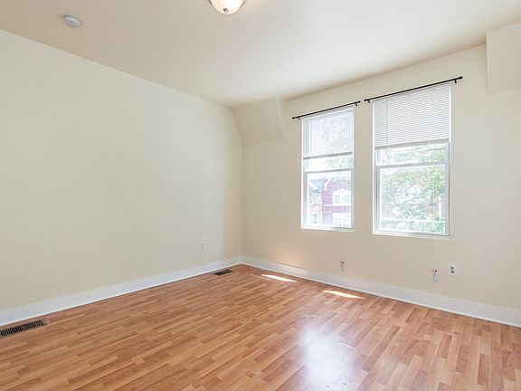 4th image of 2336 N Park Ave