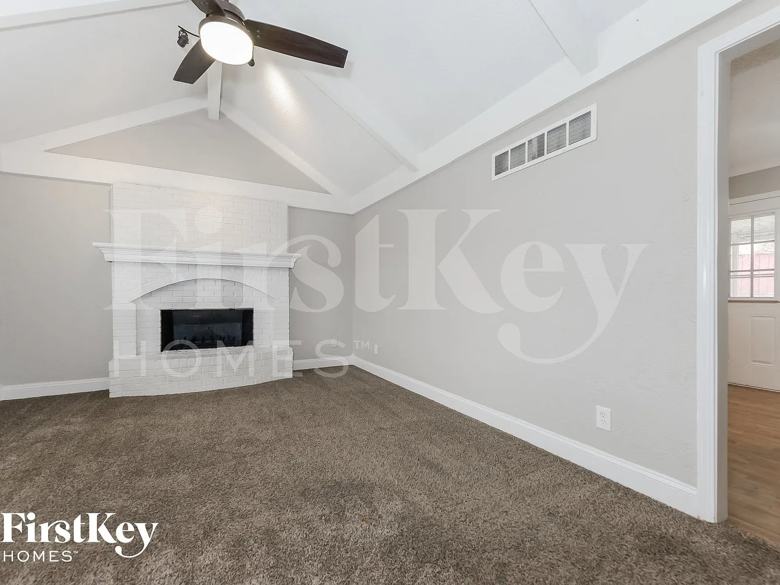 3 bed, 2.0 bath, 1833 sqft, $2,390 — Photo 4