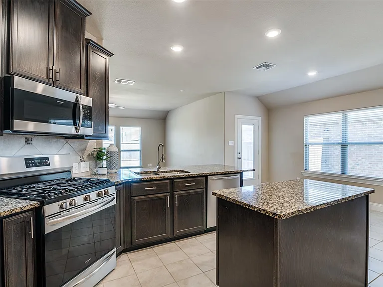 16308 E Harwood Dr — Photo 4