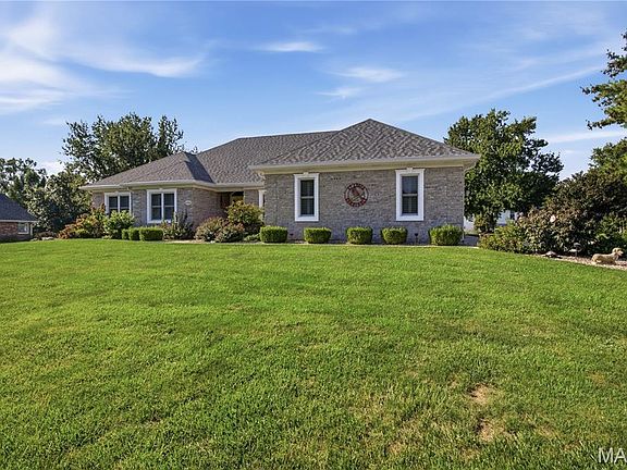 4th image of 306 Armin Cir