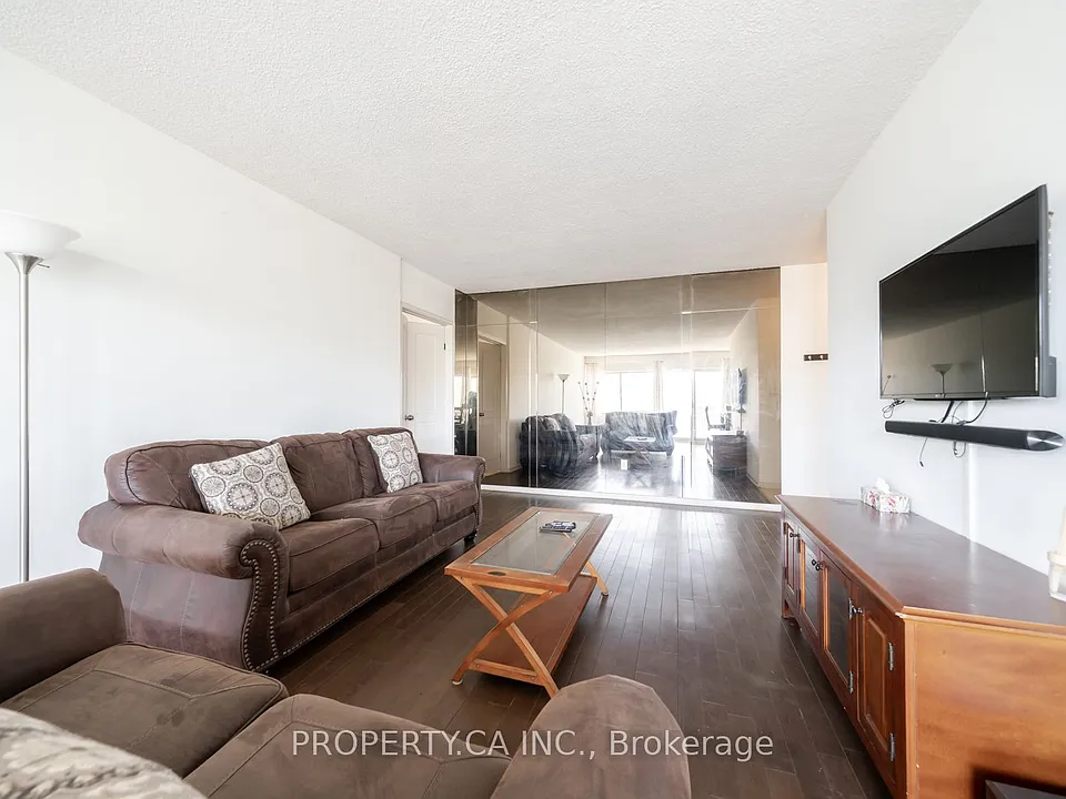 45 Westmount Rd N #404