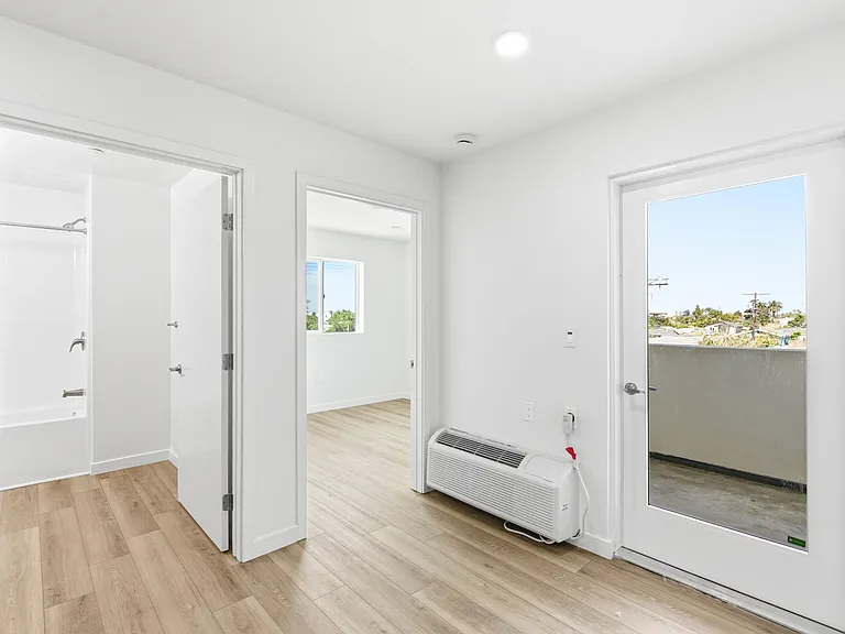 7655 1/2 S San Pedro St #102 — Photo 12