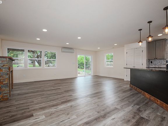 5th image of 12913 NW 44th Ave