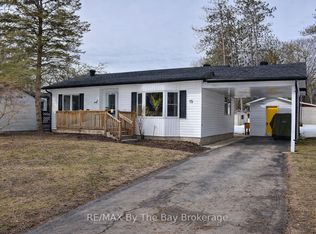 15 Carruthers St S, Wasaga Beach, ON