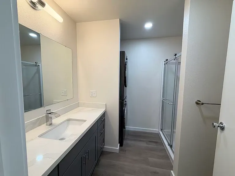 Bathroom 2/Laundry room