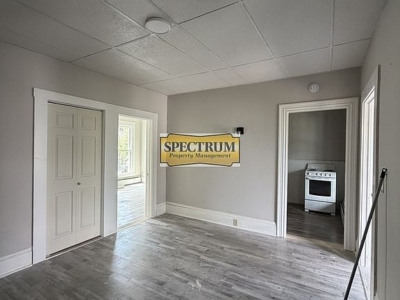 4th image of 25 Winter St #4