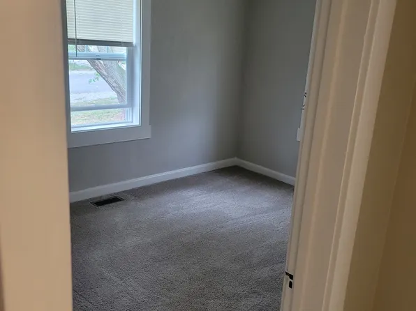 (undisclosed Address), Charleston, IL 61920