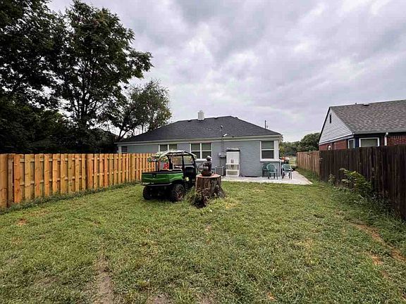 Large Fenced Yard