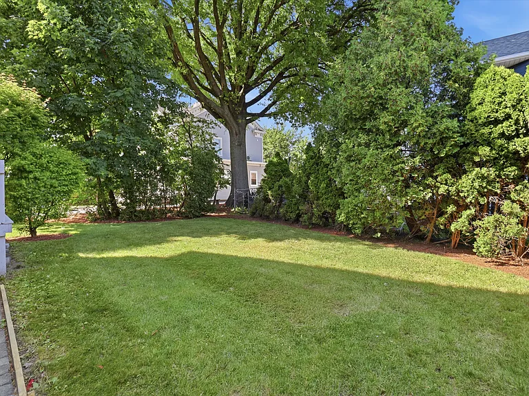 519 Summit Ave — Photo 38