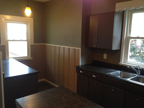Work space - bar in kitchen