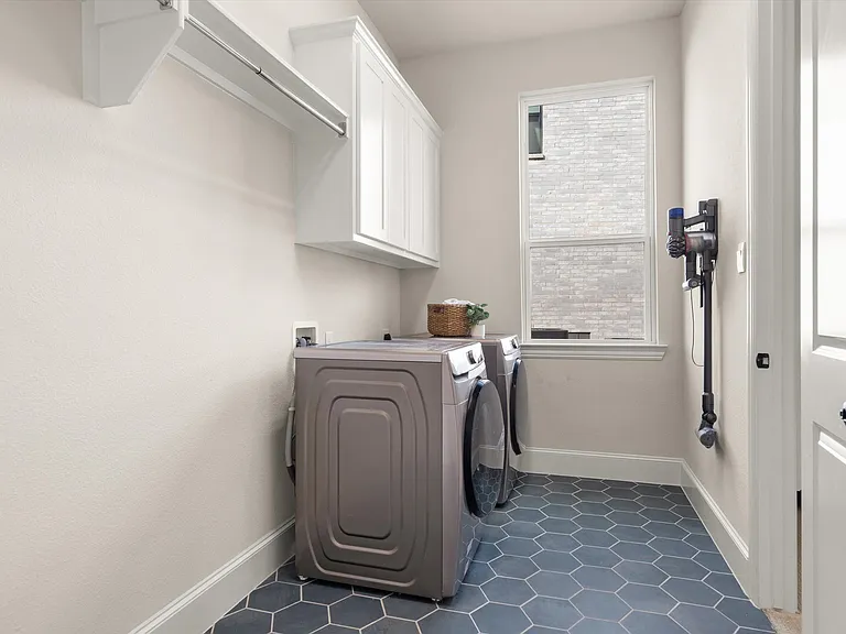 2560 Shady Trl — Photo 9