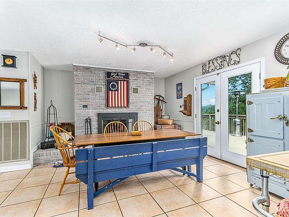 4th image of 2030 Seven Oaks Dr