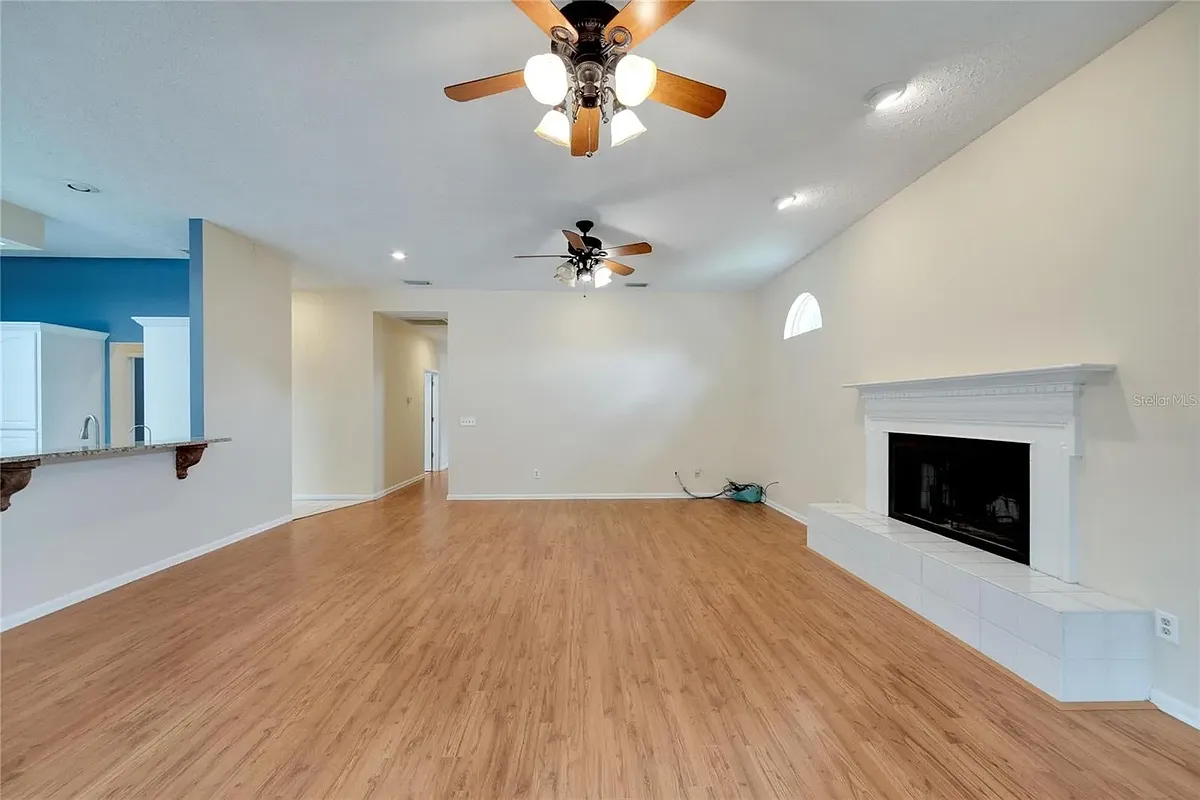 Building Photo - 18006 Clear Lake Dr