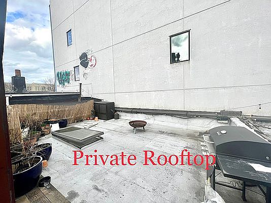 1st image of 164 Manhattan Ave #2