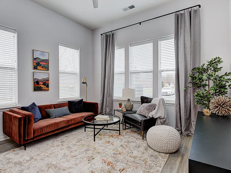 Pullman Pointe — Photo 35