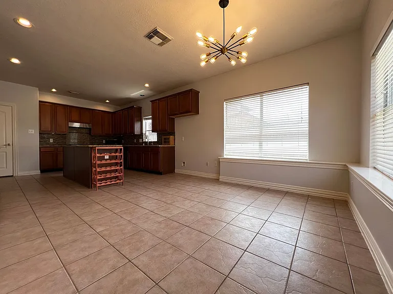 3518 Ellies Ln — Photo 10
