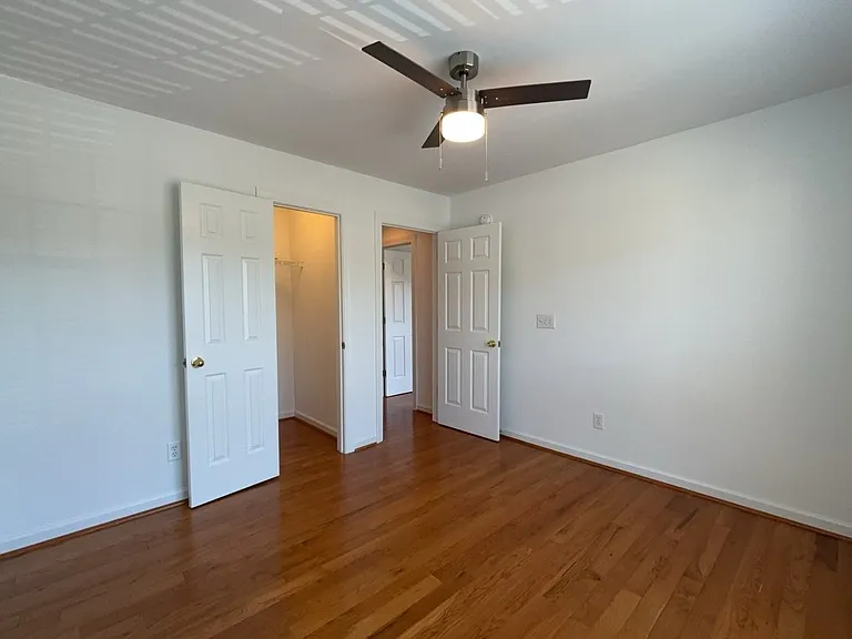 1544 Oxborough Cir — Photo 31