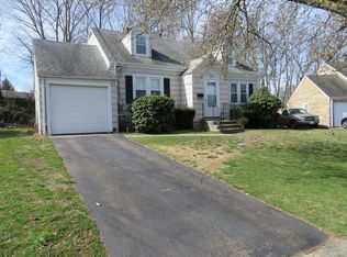 102 W Helen St, Hamden, CT 06514