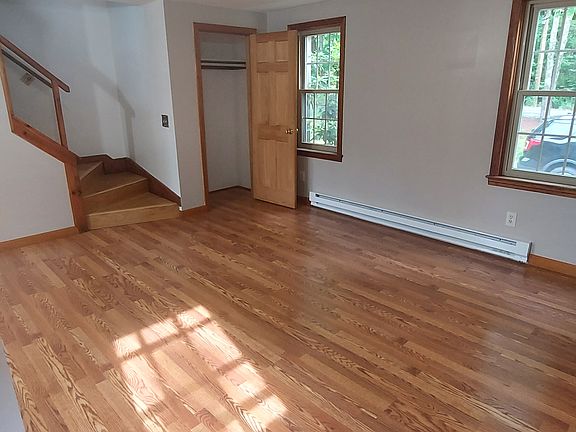 4th image of 28L Island Pond Rd