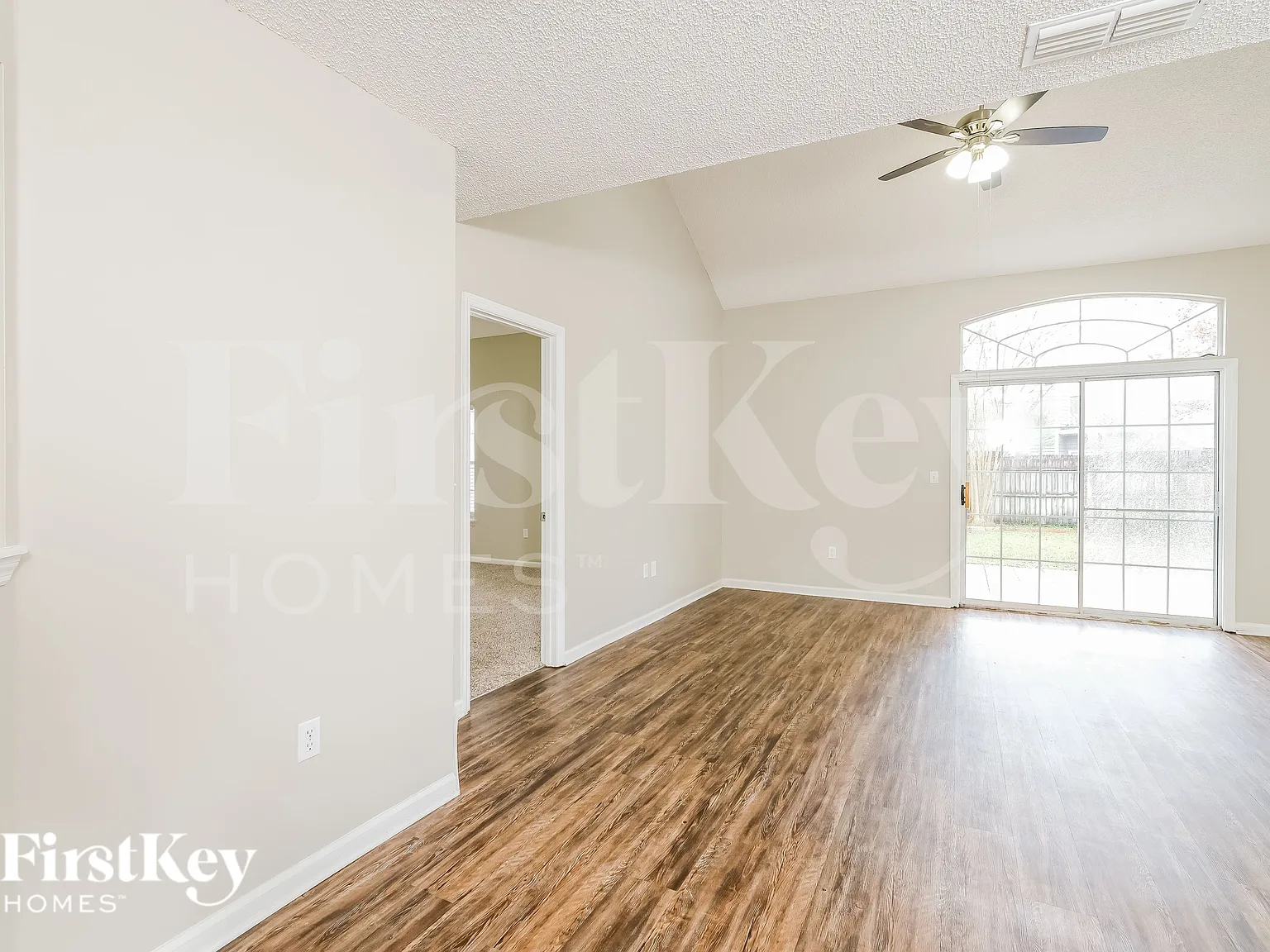 3 bed, 2.5 bath, 1569 sqft, $2,115 — Photo 3
