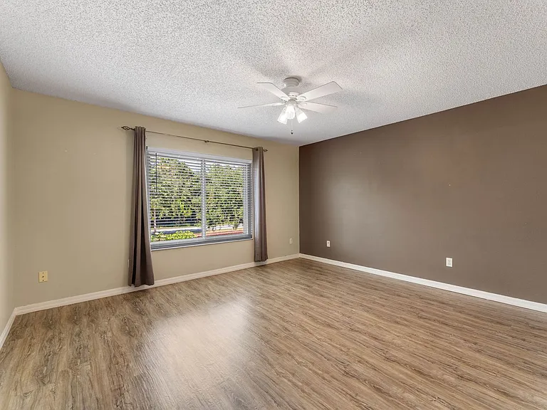 15321 Harrowgate Way — Photo 17