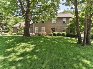802 Twin Pine Dr, Saint Louis, MO 63122