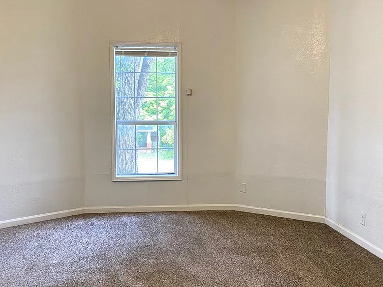 328 N Philadelphia Ave — Photo 8