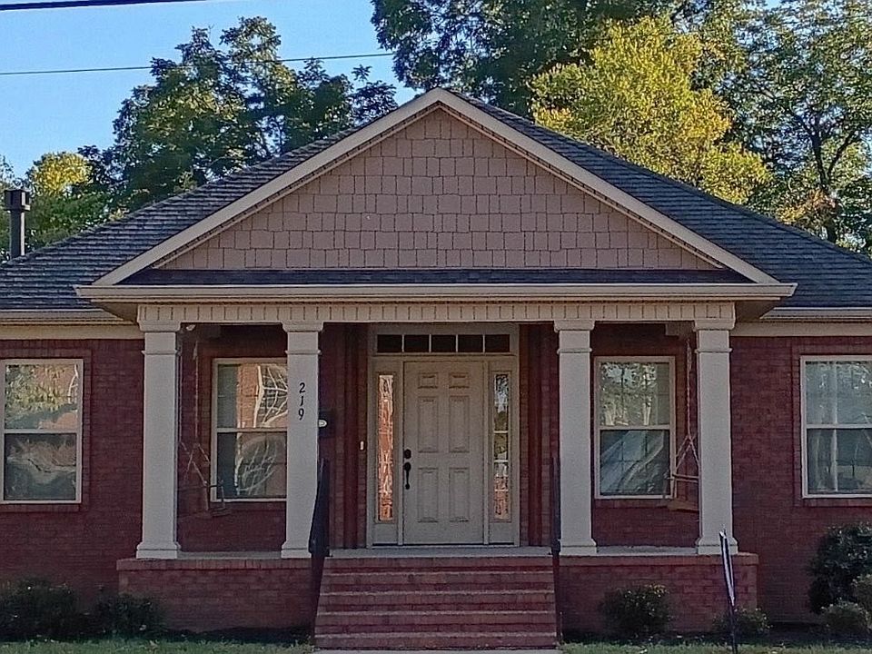 1st image of 219 Waterloo St