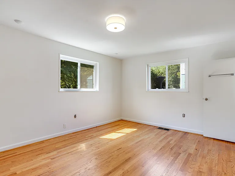 4516 Gretna St — Photo 18