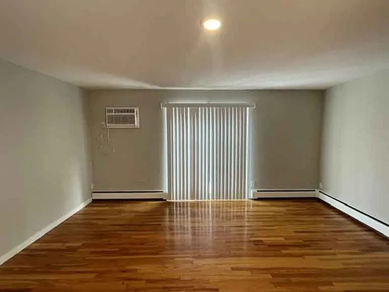 Clifton Woods — Photo 90